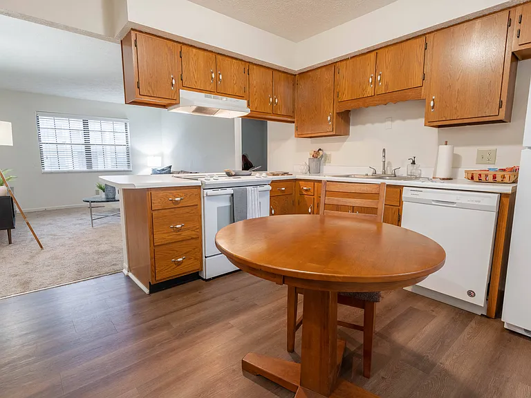 The Court at Sandstone Apartments — Photo 2