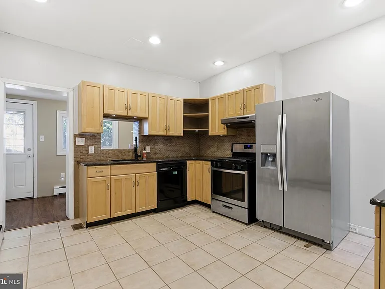 4834 Ogle St — Photo 5