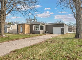 309 S 2nd St, Lake Park, IA 51347