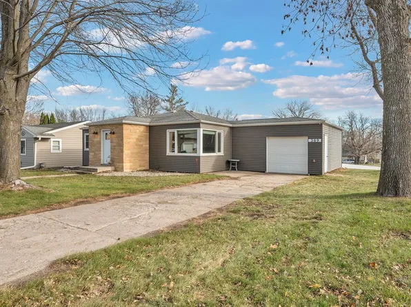 309 S 2nd St, Lake Park, IA 51347