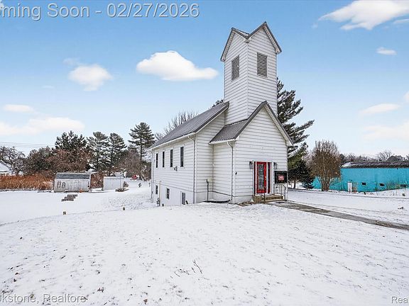 2nd image of 2450 N Lakeshore Rd