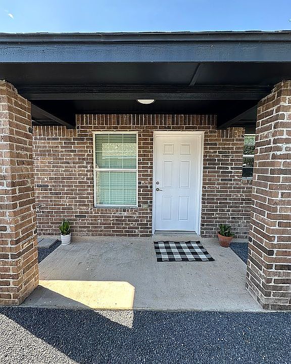 1st image of 2407 Ivy Ave #1