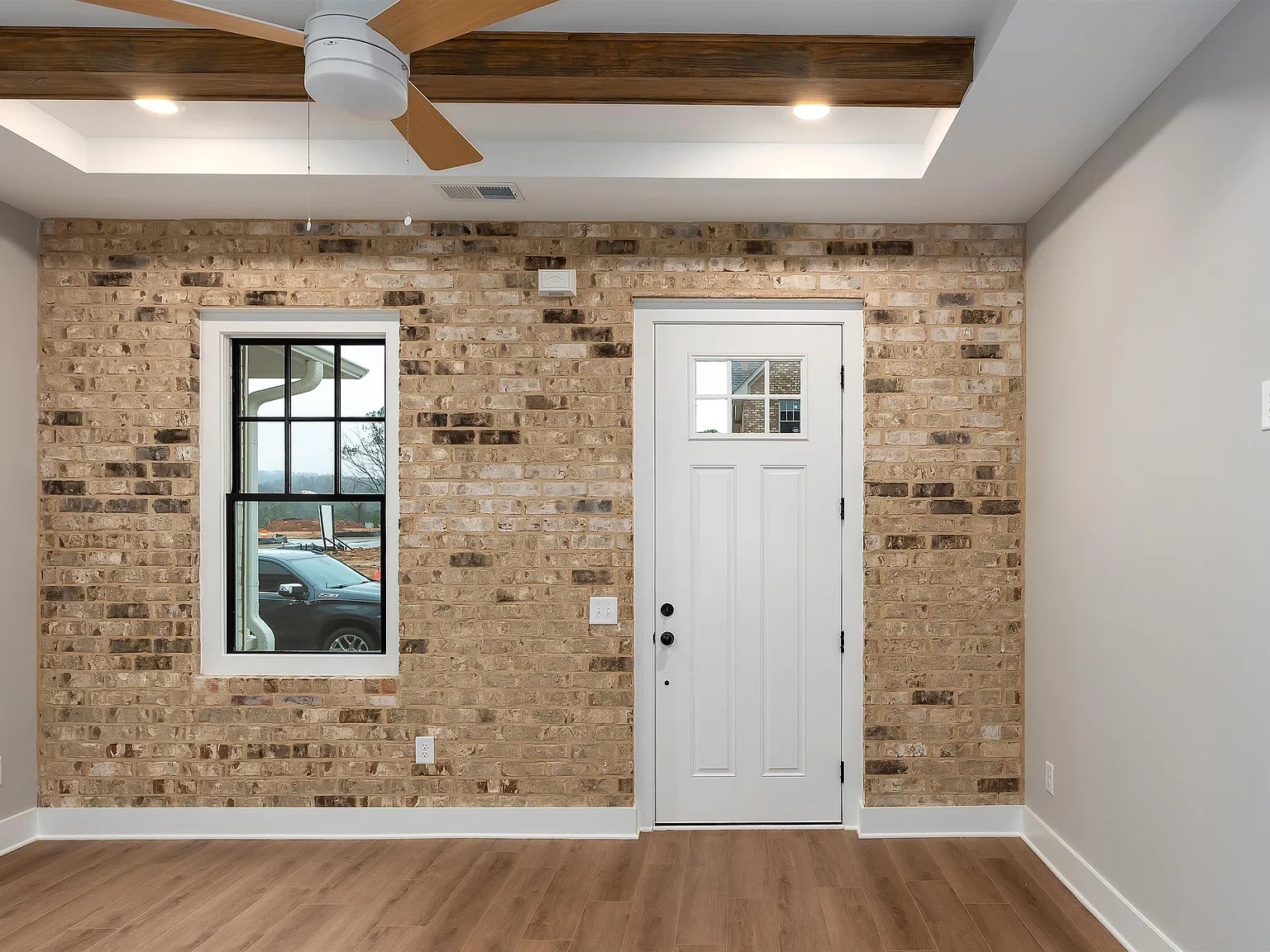 3 bed, 3.0 bath, 1380 sqft, $2,500 — Photo 4