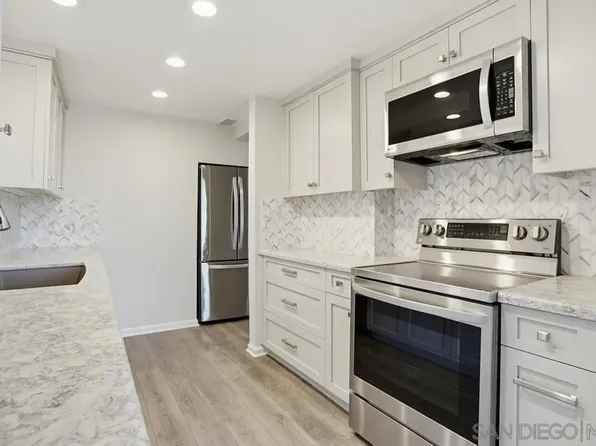 2564 Navarra Dr Unit 206, Carlsbad, CA 92009