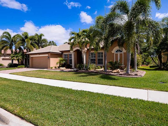 5th image of 812 SW Grand Reserves Blvd