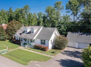 935 Holiday Haven Rd, Smithville, TN 37166
