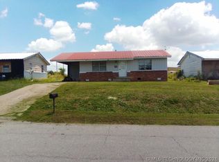 305 NE 8th St, Waurika, OK 73573
