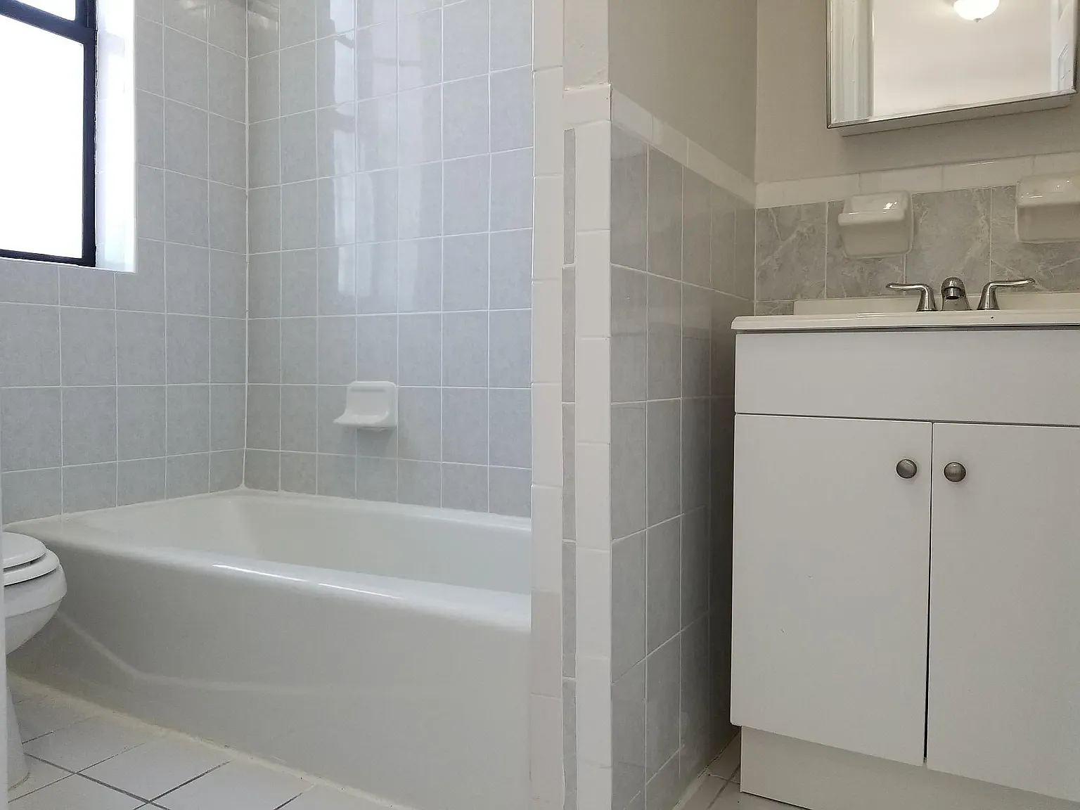 1 bed, 800 sqft, $1,999 — Photo 3
