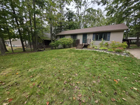 262 Highland Pike Rd, Harbor Springs, MI 49740