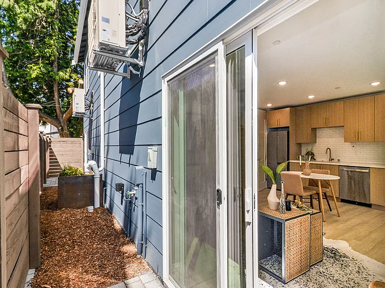 832 S Sullivan St — Photo 23