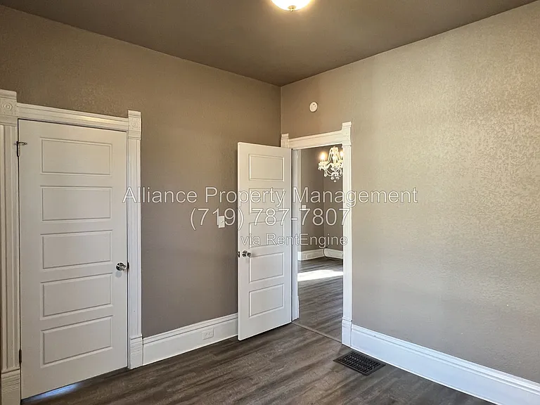 743 N Walnut St — Photo 17