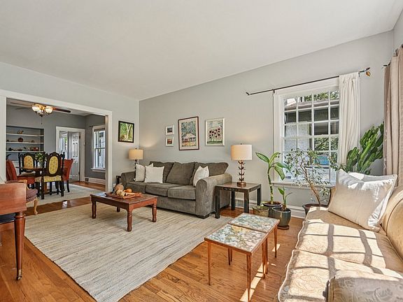 4th image of 826 N Lombard Ave