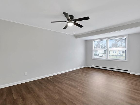 2nd image of 214 York St #214