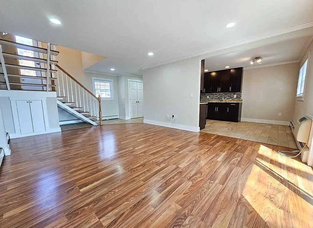 3 bed, 1.5 bath, 1250 sqft, $3,000 — Photo 1