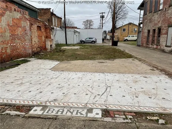 217 Walnut St, Ravenswood, WV 26164