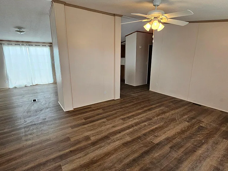 100 Johnston Dr — Photo 5
