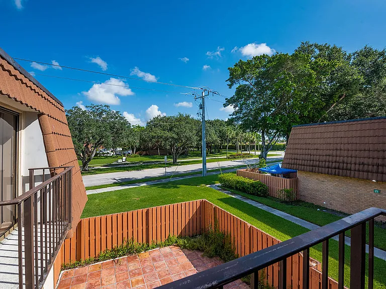 185 Charter Way — Photo 23