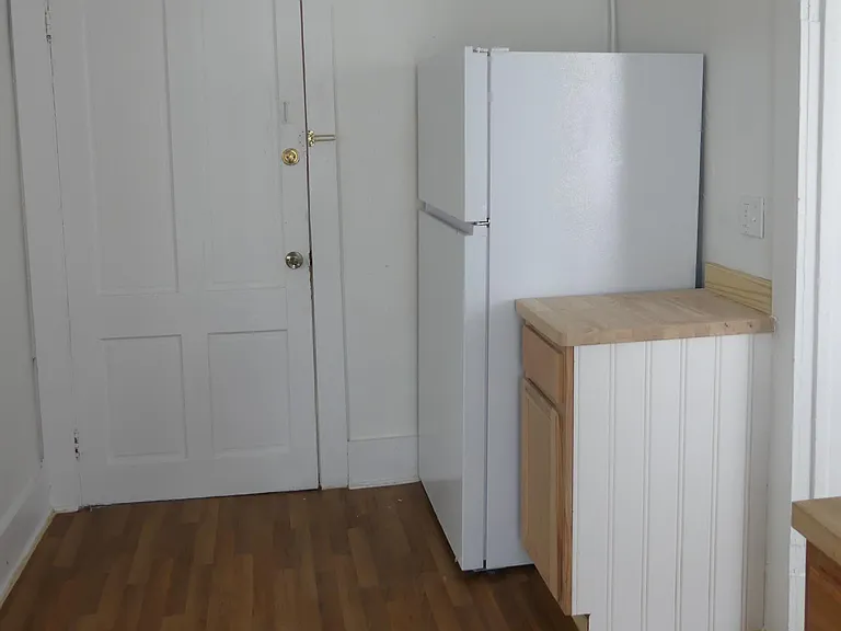 209 S 4th St #3 — Photo 5