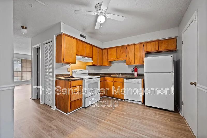 2 bed, 1.5 bath, 1066 sqft, $1,550 — Photo 4