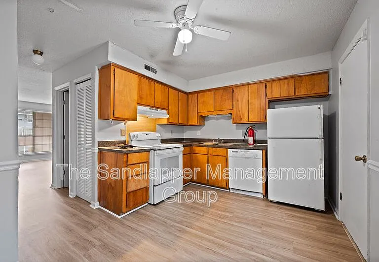 3616 Peppertree Ln — Photo 4