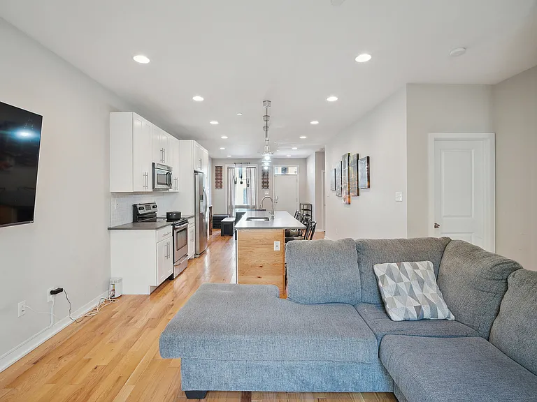 1246 E Fletcher St — Photo 9