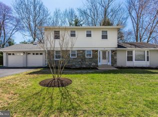 901 Westwood Dr NE, Vienna, VA 22180