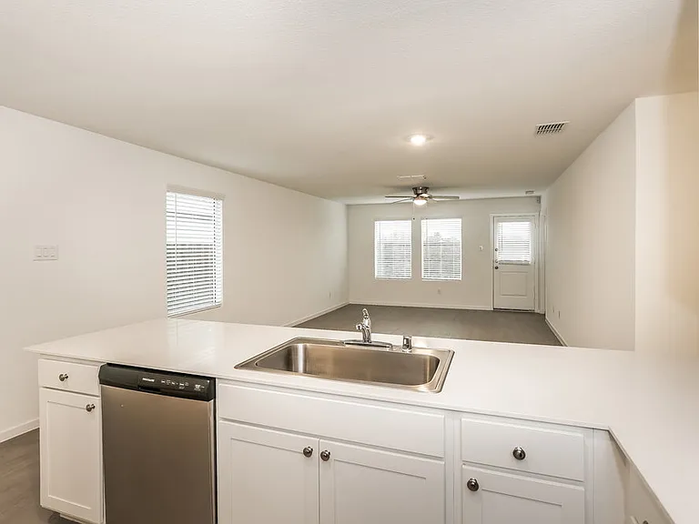 201 Sycamore Pl — Photo 8