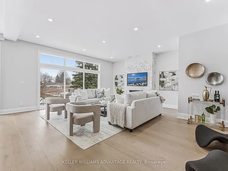 711 Hillview Cres — Photo 13