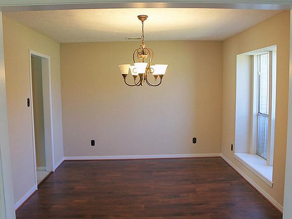 2nd image of 805 Briarmeadow Ave