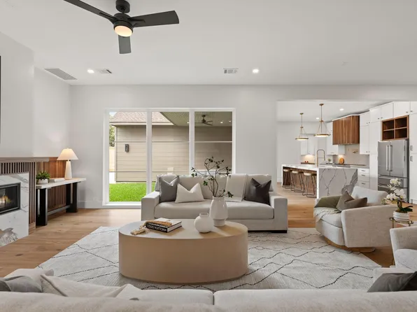 309 Avenue Of Oaks St, Houston, TX 77009