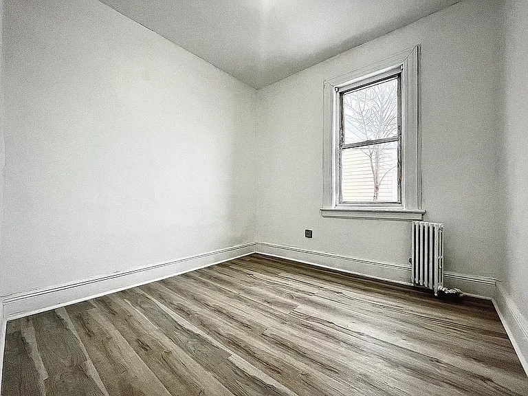 370 Main St #1 — Photo 6