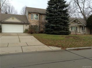 30712 Elmwood St, Garden City, MI 48135