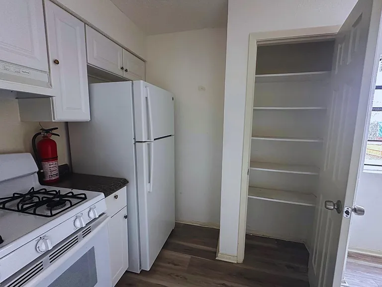 2202 Tabor Ct #C — Photo 5