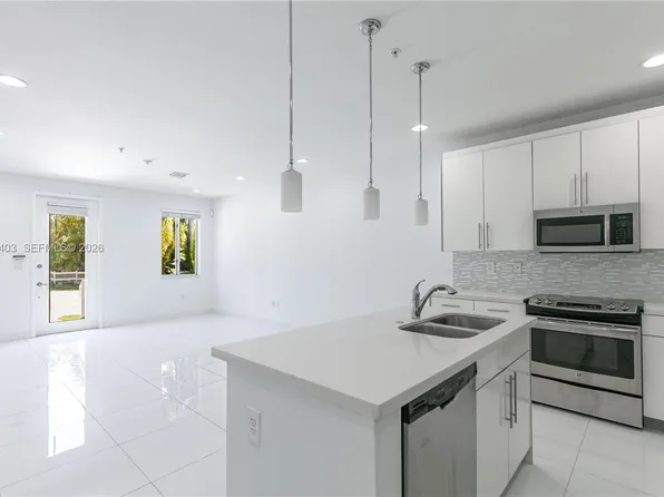 2610 NE 213th St Unit 103, Miami, FL 33180