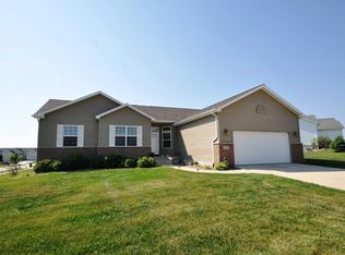 1402 Quail Ridge Rd, Cedar Falls, IA 50613