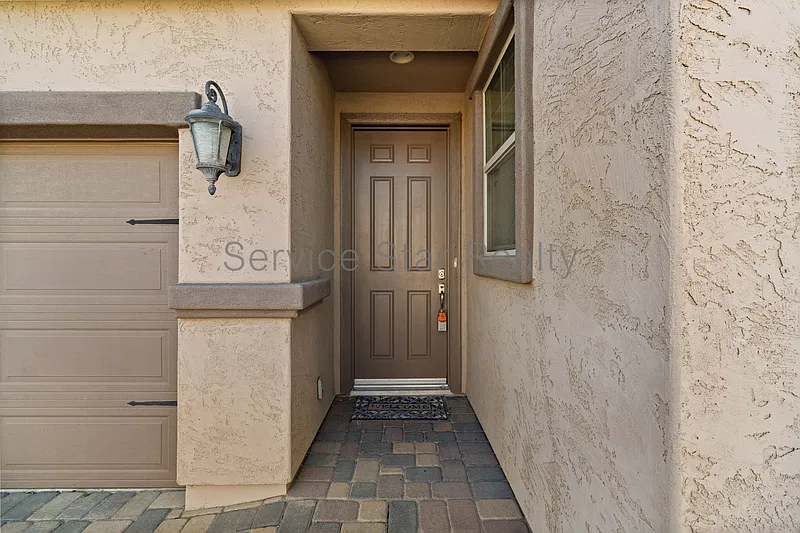 3 bed, 3.0 bath, 1858 sqft, $2,500 — Photo 3