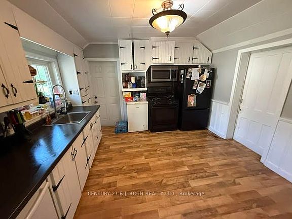 3rd image of 28 Caroline St