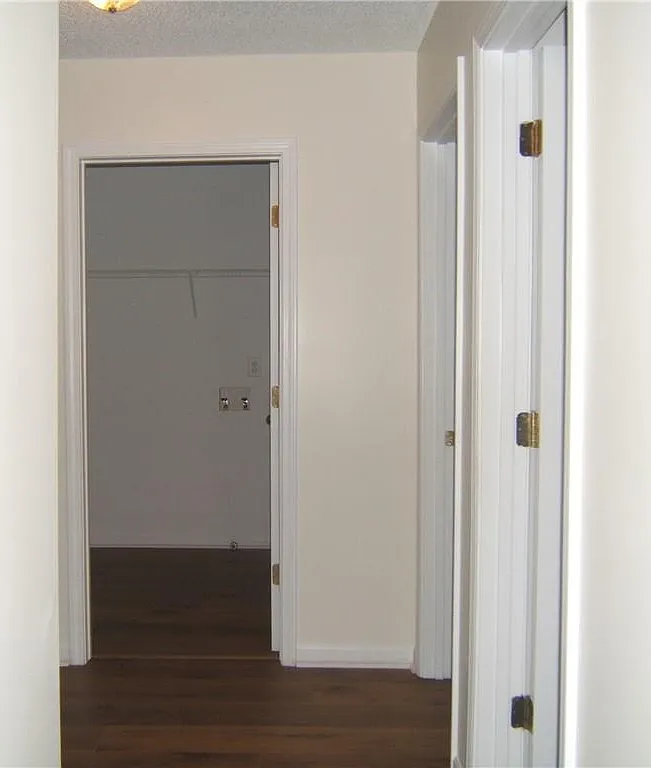 3 bed, 2.5 bath, 1402 sqft, $2,000 — Photo 4