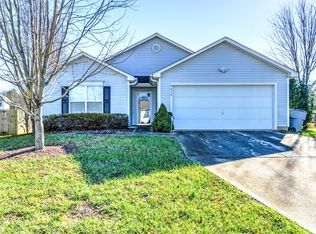 8616 Tweedsmuir Glen Ln, Charlotte, NC 28215