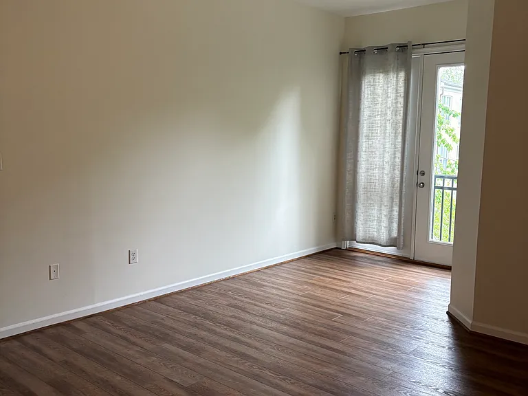 765 Walker Sq #4C — Photo 3