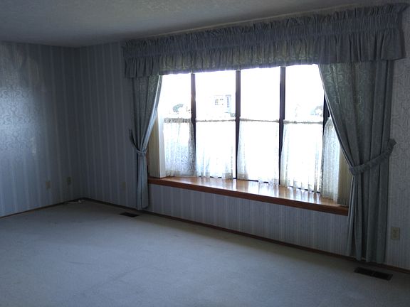 Front room/ Family room