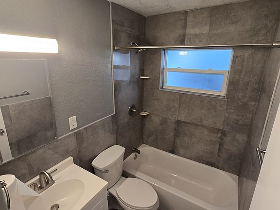 3rd image of 3058 15th Ave S