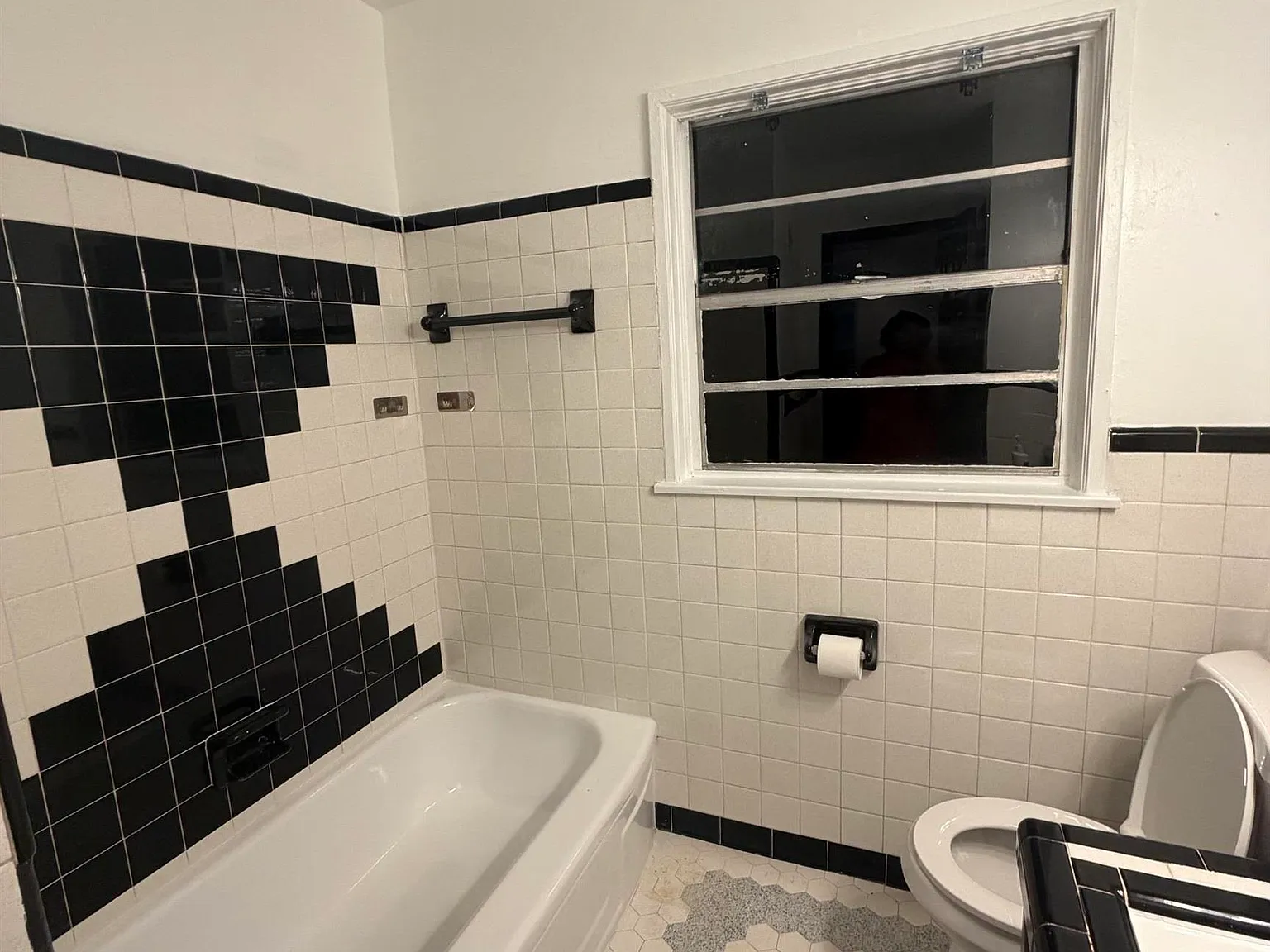 2 bed, 1.0 bath, 900 sqft, $975 — Photo 3