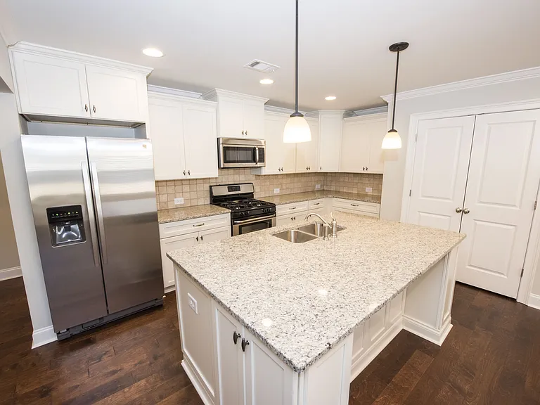 2304 Snowshill Ln — Photo 7