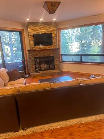 2 bed, 960 sqft, $3,900 — Photo 3