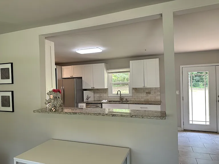 1920 Janet Ln — Photo 4