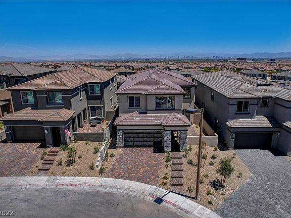 2nd image of 400 Red Feather Peak Ct
