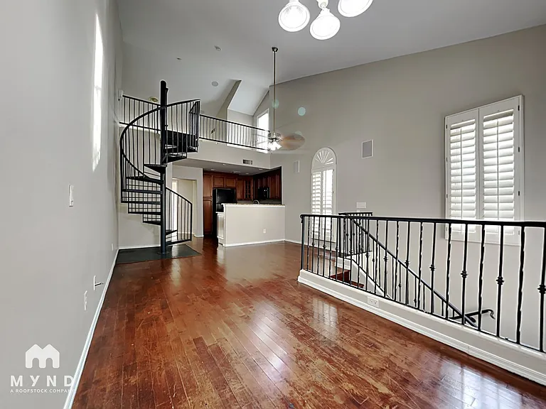 5733 S 21st Pl — Photo 3