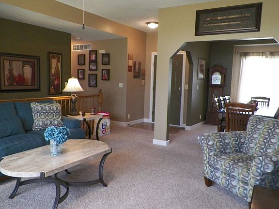 4th image of 304 Old Colony Ct