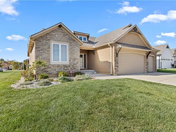 4060 NE Timberlake Ct, Lees Summit, MO 64064